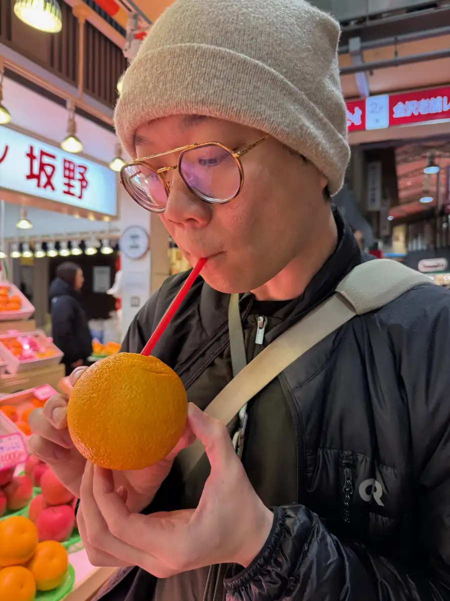 Refreshing citrus juice in the heart of Kyoto