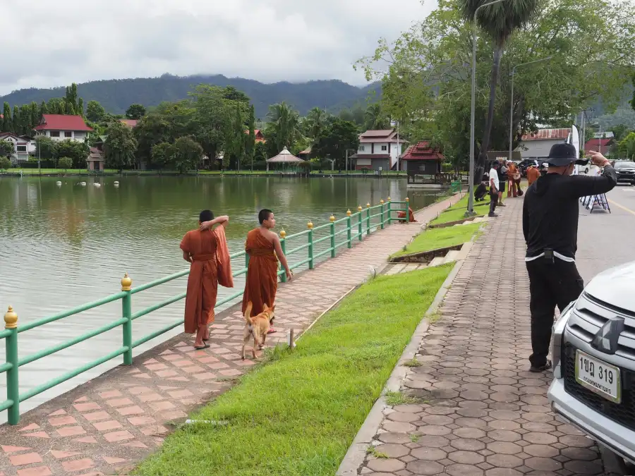 Exploring the beauty of Northern Thailand on the Mae Hong Son Loop. Soaking up the tranquility by the lake before heading to our next adventure