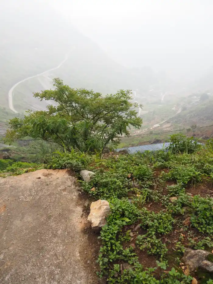 Vietnam's hidden gem: Exploring the Ha Giang Loop on two wheels. 🏞️